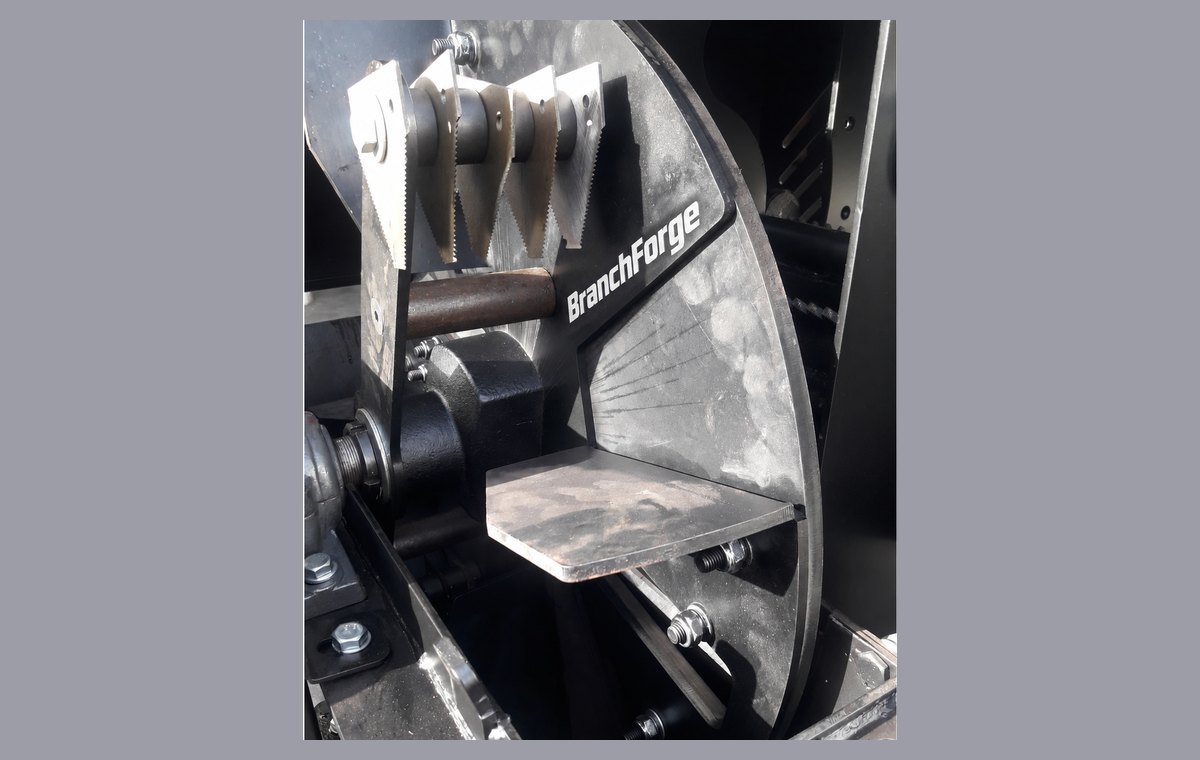 HC15H cutting disc and blades inside the rotor housing