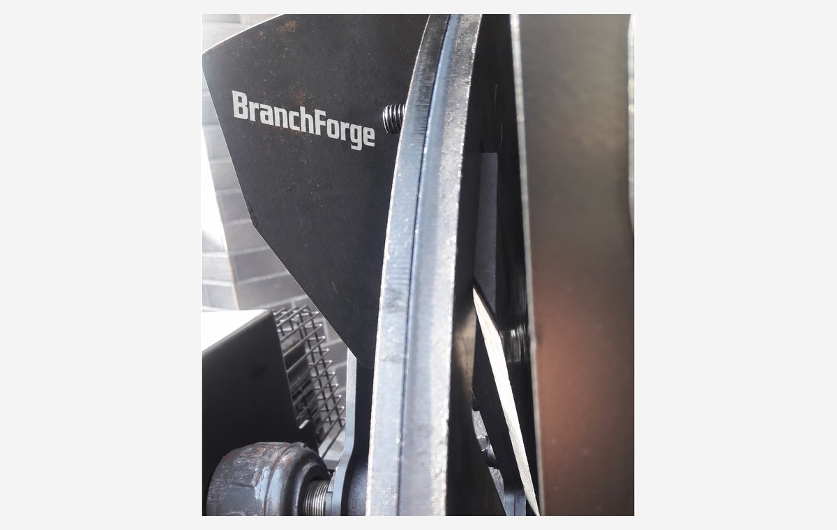 HC15H belt drive between engine and cutting rotor