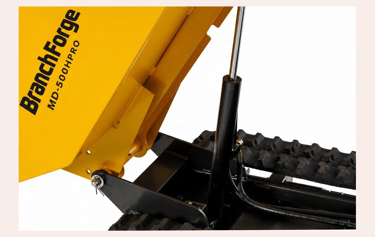 Hydraulic tipping ram and pivot on the MD-500HPRO skip